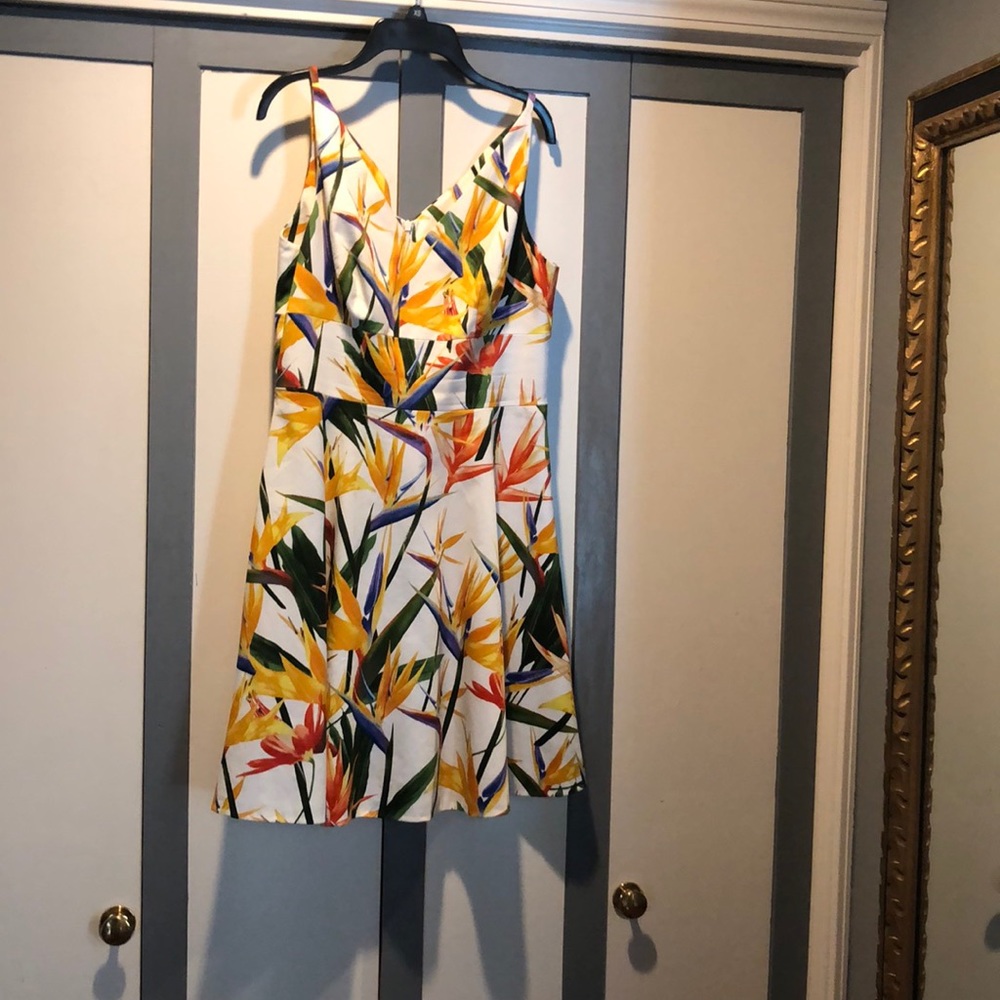 Gorgeous tropical print dress !